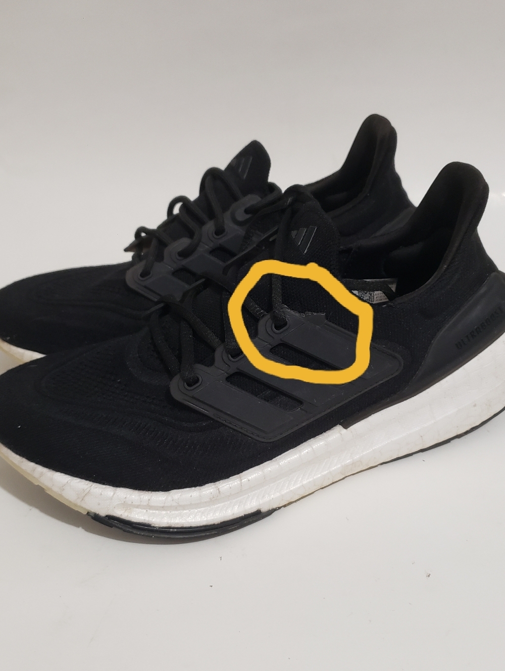 Adidas UltraBoost Light GY9353 Women’s 9 Black Running Shoes Damaged Eyelet